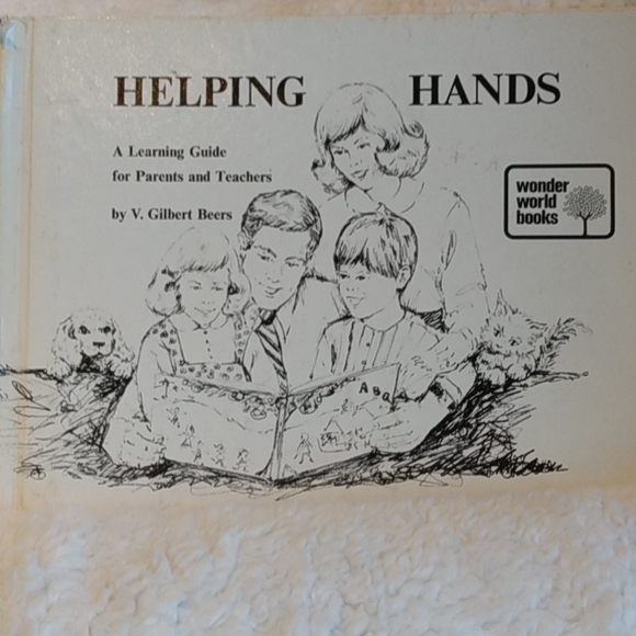 Bundle of 4 wonder world books - Picture 5 of 5